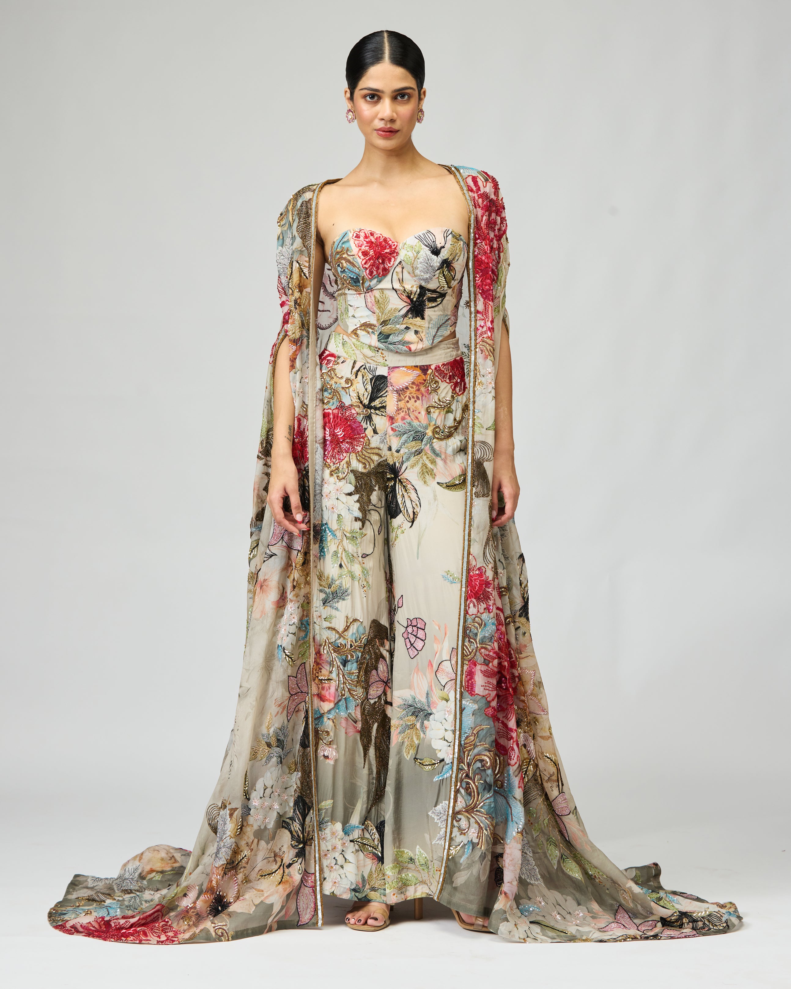 EMBROIDERED CAPE SET