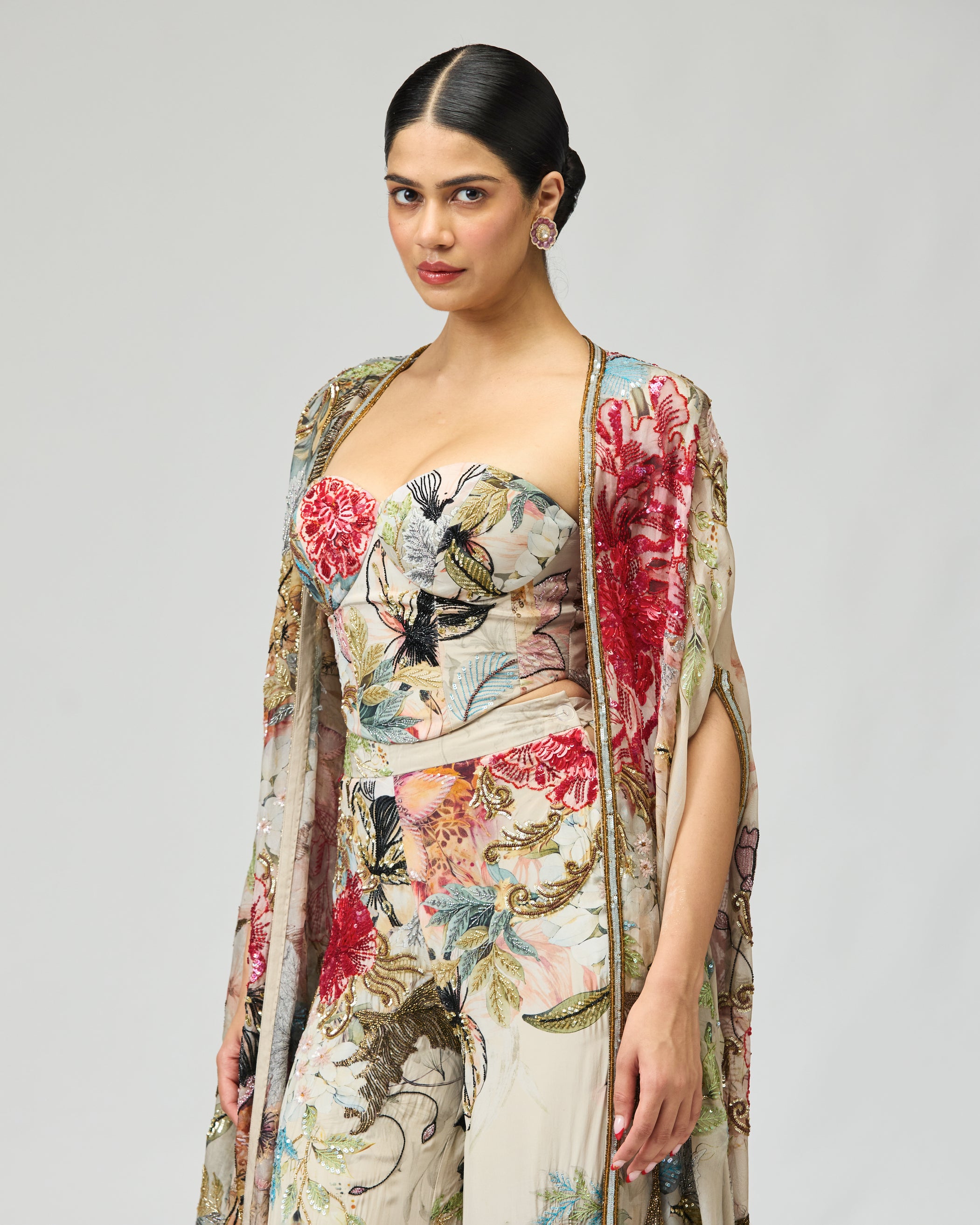 EMBROIDERED CAPE SET