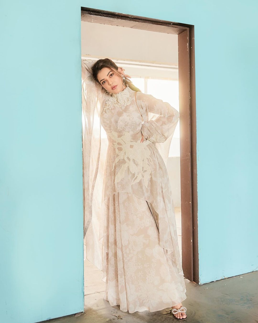 KAJAL A KITCHLU - Cape set