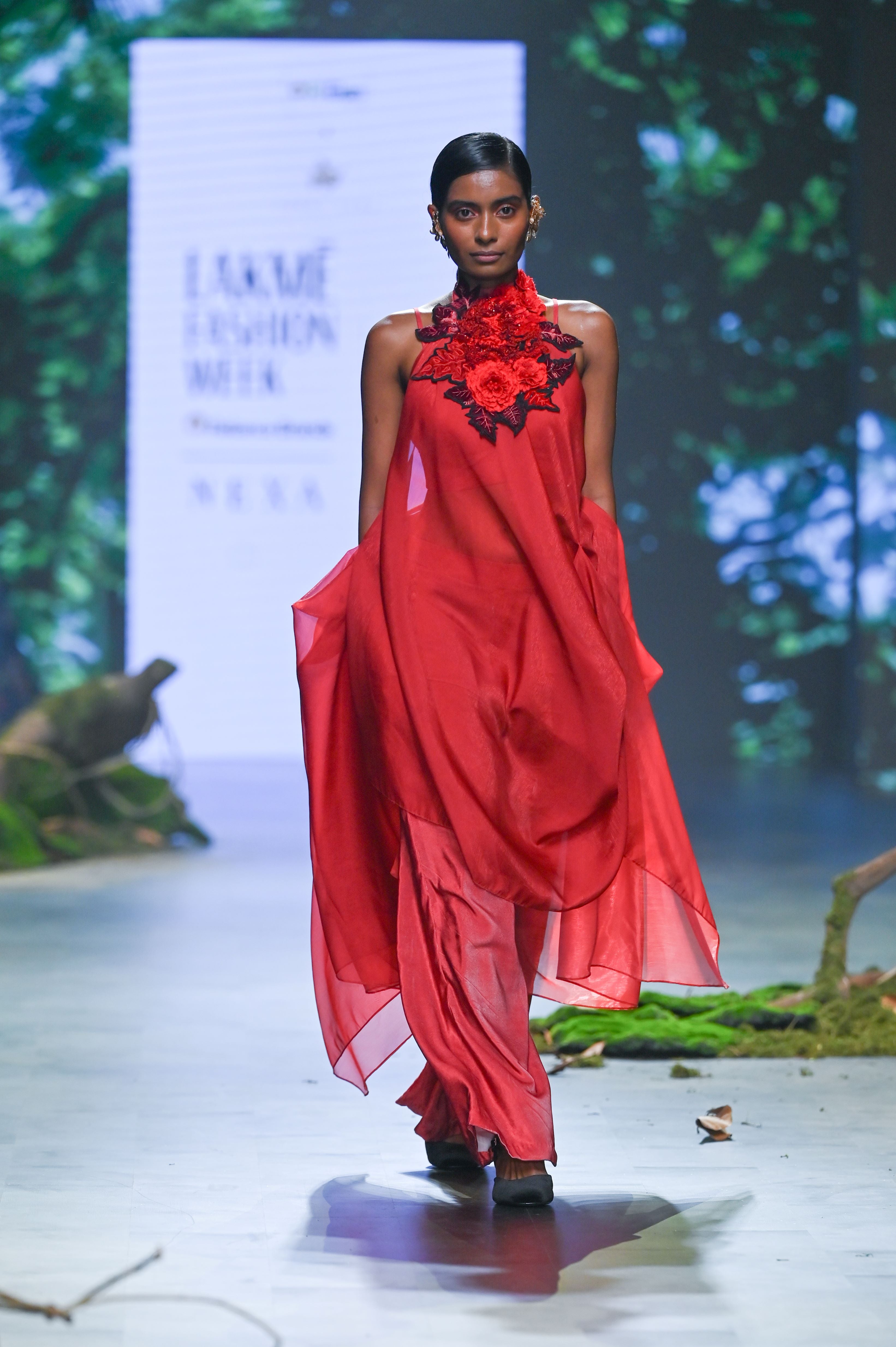 RED DRAPE SET WITH CORSAGES