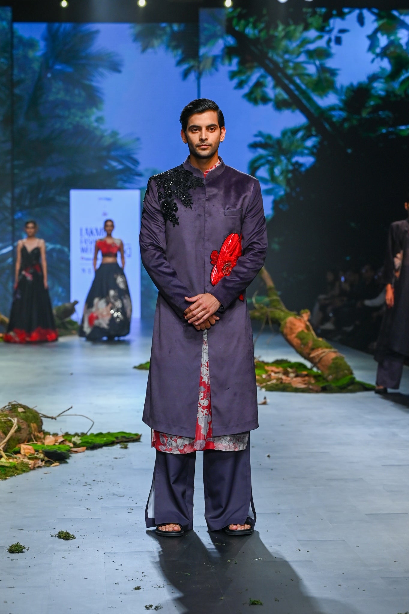 BLACK EMBROIDERED SHERWANI SET