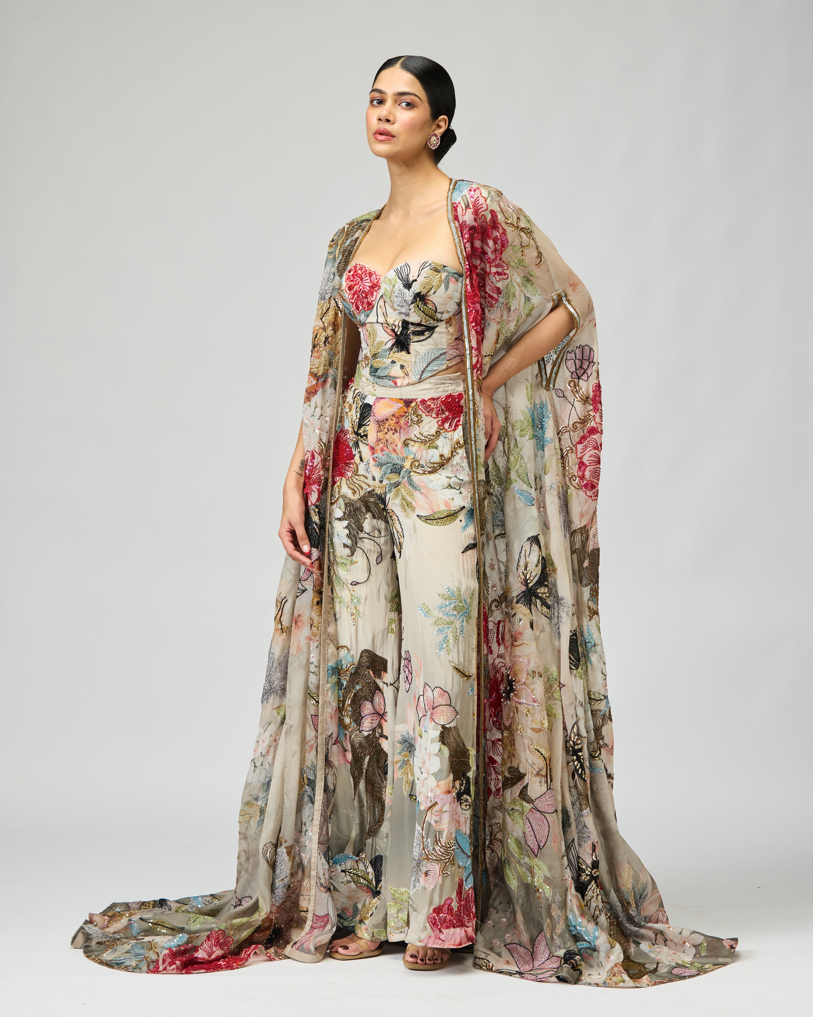 EMBROIDERED CAPE SET