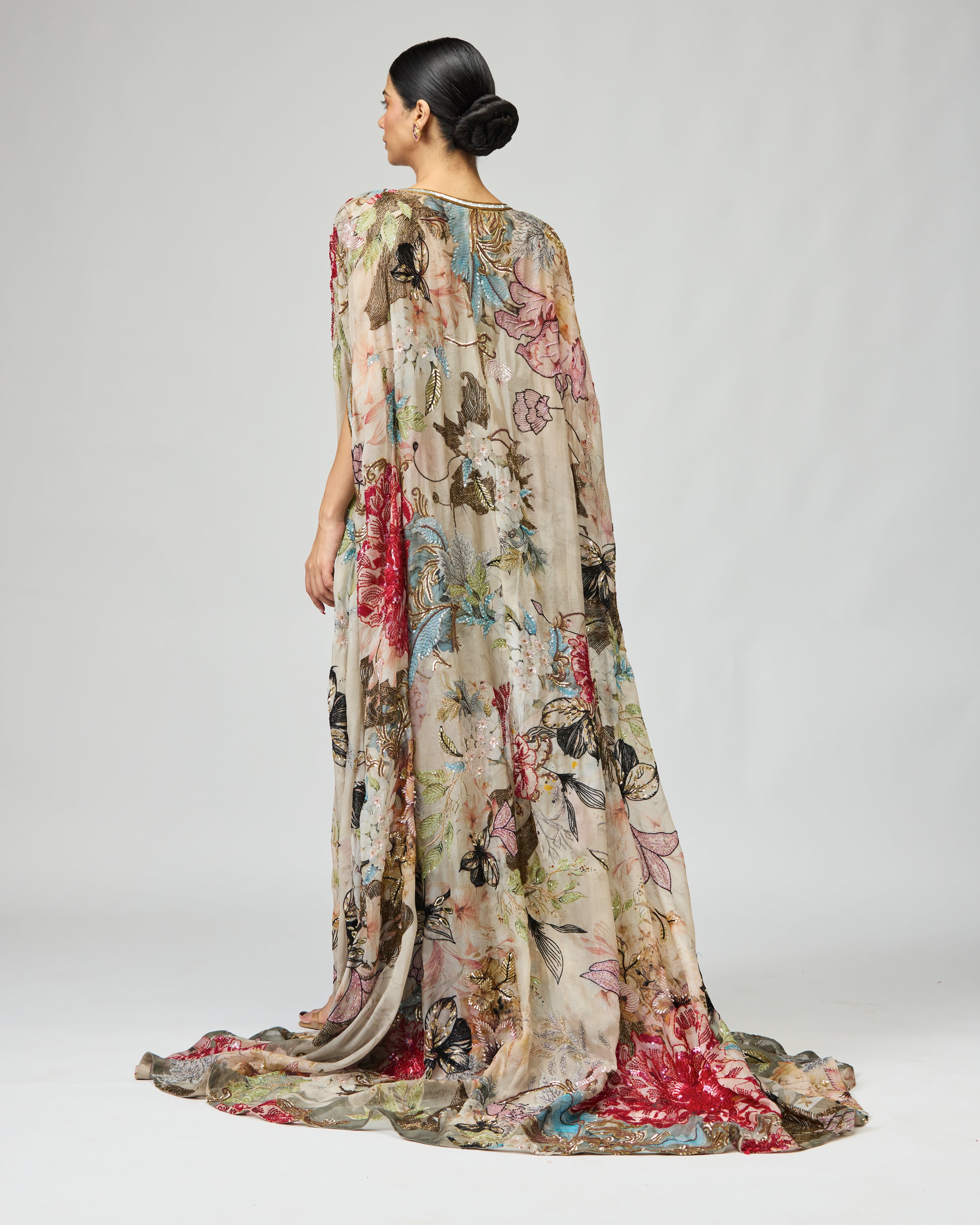 EMBROIDERED CAPE SET