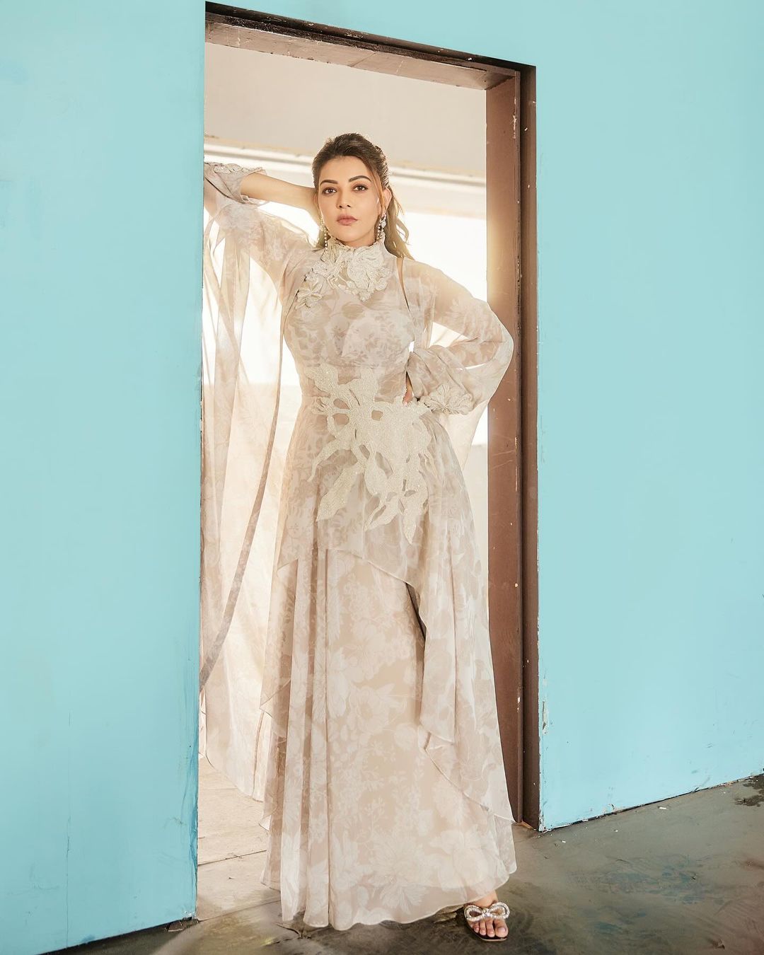 KAJAL A KITCHLU - Cape set