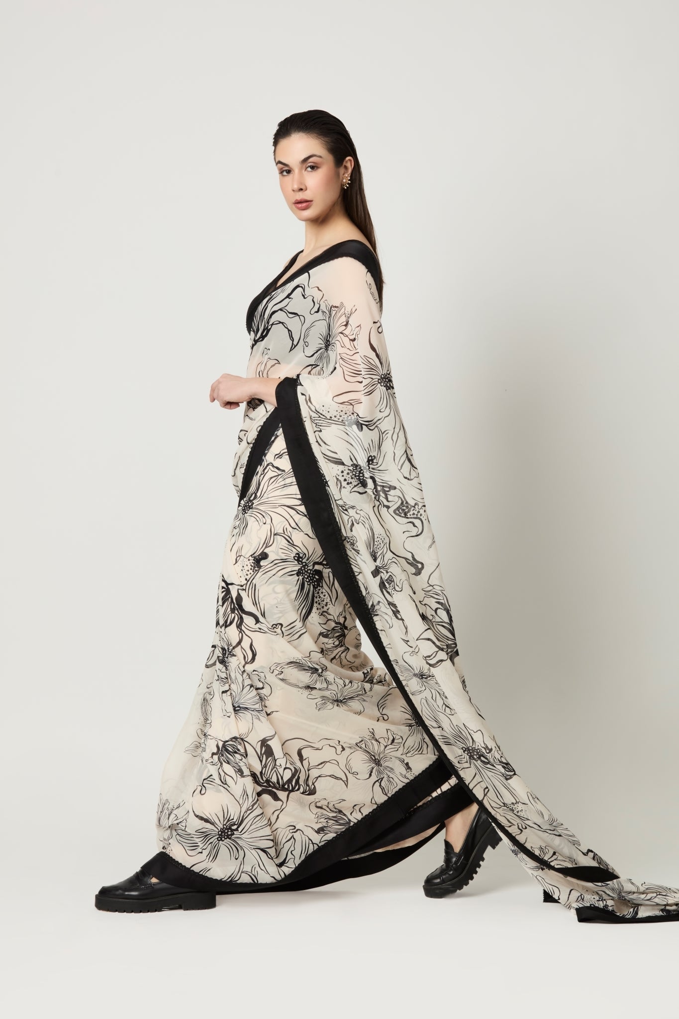 LUNA ALL-OVER PRINTED SAREE WITH PLUNGING V-NECK BLOUSE