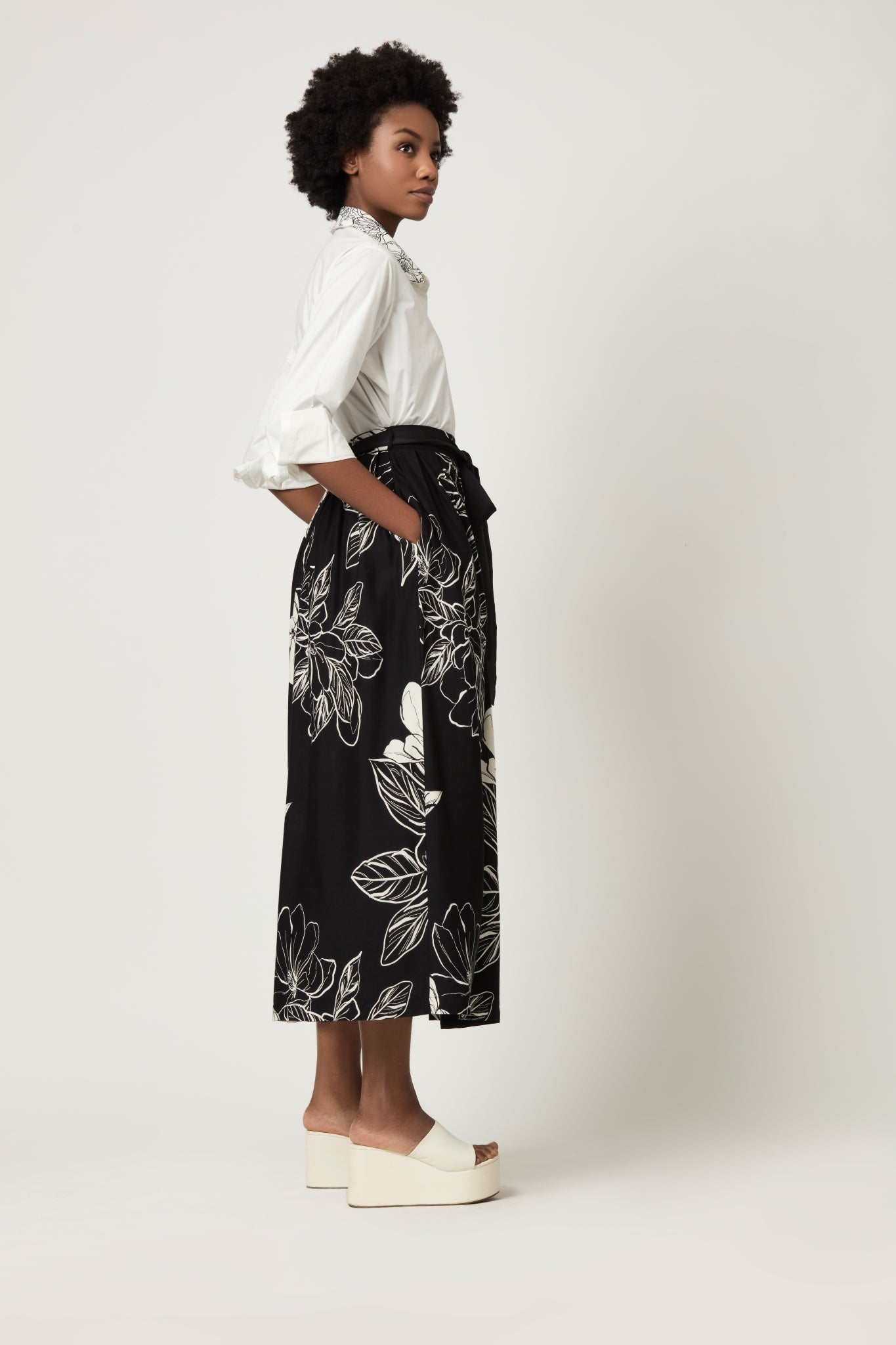 LUNA EMBROIDERED COLLAR SHIRT WITH BLACK ALL OVER PRINTED SKIRT