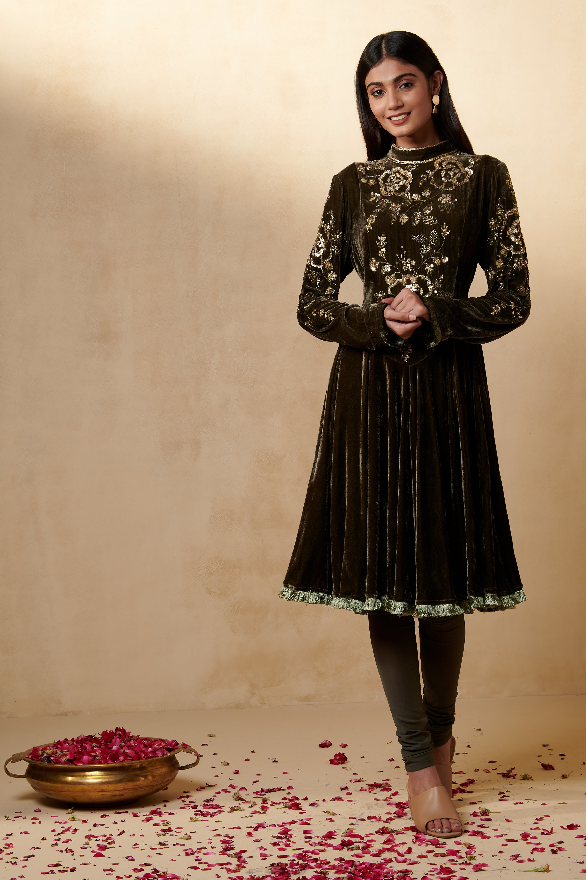 Shae by SASSAFRAS Ethnic Motifs Yoke Design Sequinned Velvet Kurta with  Trousers - Absolutely Desi